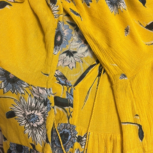 Old Navy Flowy Boho Floral Long Sleeved Blouse - Picture 4 of 9